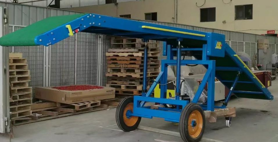 裝車黑龍江皮帶輸送機(jī).jpg